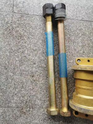 Screws, chains, drive teeth, and screws for the tracks of excavators and bulldozers